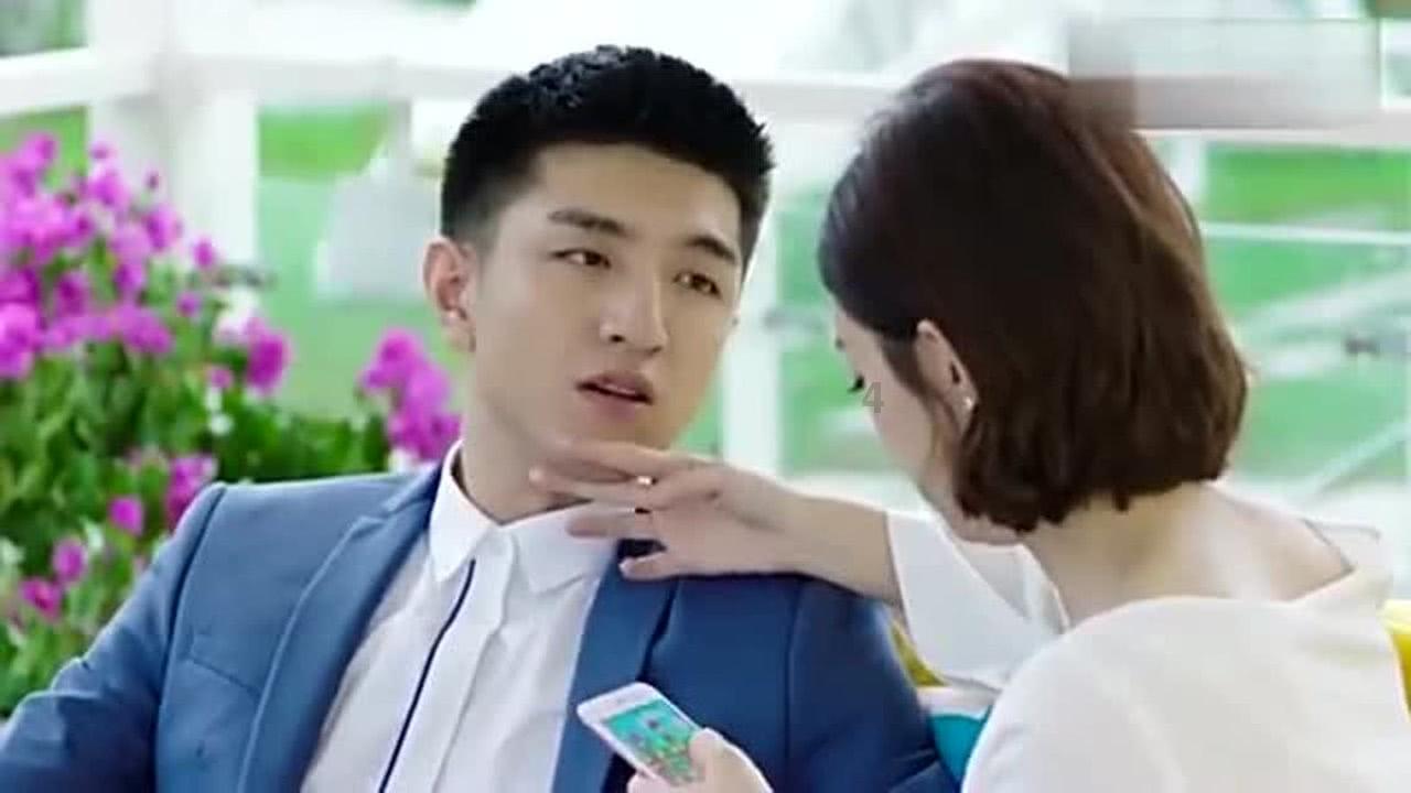 飞跃沙丘的小球