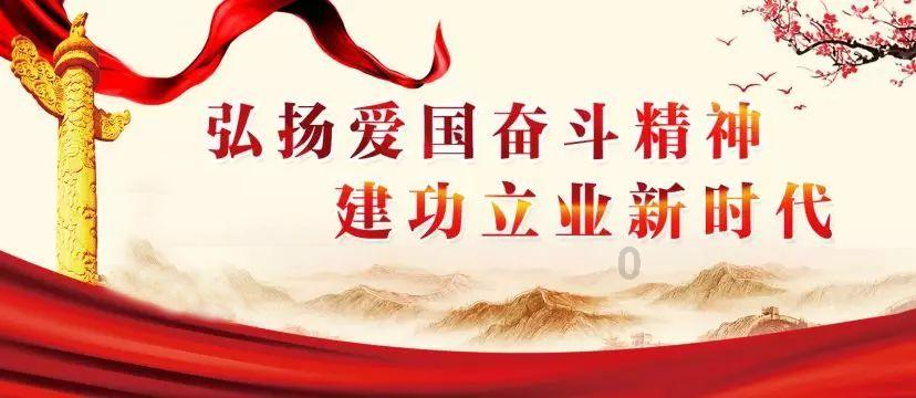 喻恩泰一家四口同框,夕阳下与小10岁妻子拥吻,两子女如出一辙!